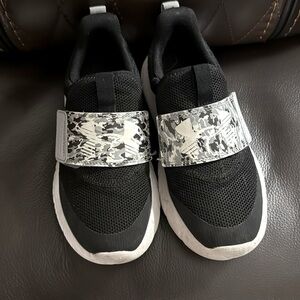Under Armor Sneakers
